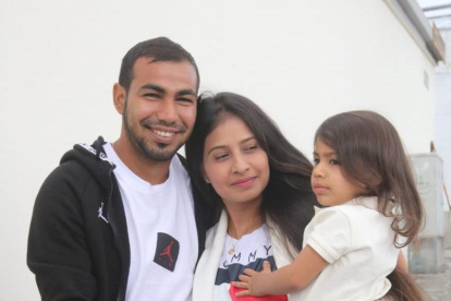 Sornoza arribó a los chequeos en compañía de su familia.