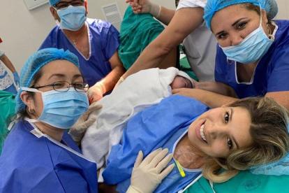 Está feliz con la llegada de su primera niña