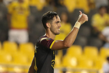 El delantero ecuatoriano firmará el lunes su traspaso del Barcelona al Wolverhampton Wanderers inglés.