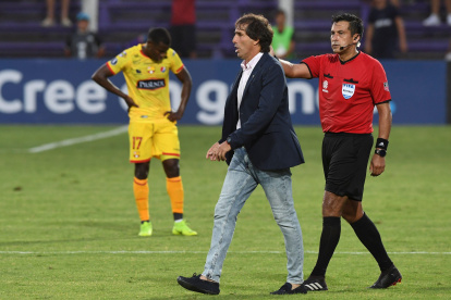El entrenador Guillermo Almada, hoy en Santos de México, fue el DT en el choque ante Defensor Sporting en la edición pasada.