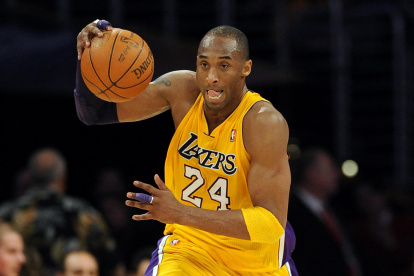 Kobe Bryant con la camiseta de los Lakers, donde dejó huella.