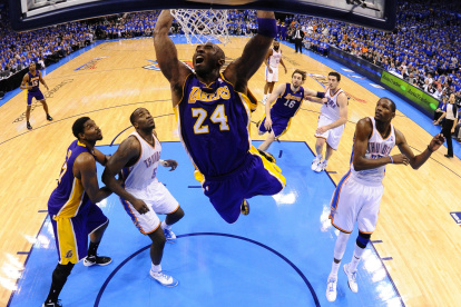 La muerte de Kobe Bryant (C) se pudo haber producido por la poca visibilidad que tenía el piloto.