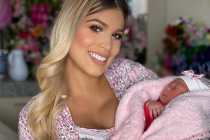 María Fernanda junto a su pequeña Alaia Isabella