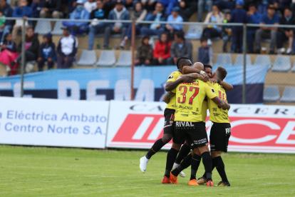Foto referencial. Partido de Barcelona con Macará en Ambato.

 03 de junio del 2018







Agencia(ag-extra ag-expreso ag-quito)