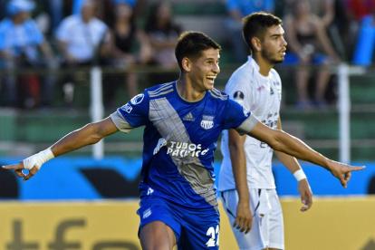Figura. Facundo Barceló, atacante uruguayo de Emelec, marcó dos goles en Bolivia.