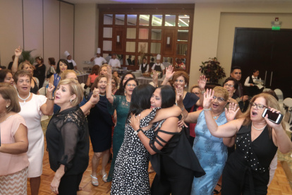 Celebración. La alegría y los abrazos sentidos se adueñaron de la fiesta.
