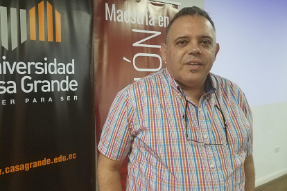 Antonio Navío, Doctor en Pedagogía. Catedrático investigador de la Universidad Autónoma de Barcelona.