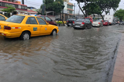 La Alborada, al igual que otros sectores de Guayaquil, se inundaron por las lluvias.