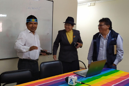 Marlon Santi y Cecilia Velasque encabezaron la reunión a la que llegaron dirigentes indígenas y sindicales.