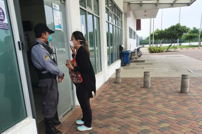 l movimiento en el Hospital del Guasmo es tranquilo.