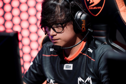 Roberto, también conocido como Straight, pertenece al equipo titular de League of Legends de Infinity Esports.