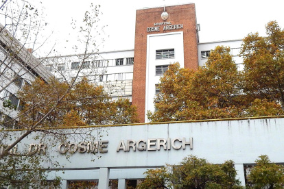 La primera persona que muere a casa del coronavirus estuvo en observaciones en el Hospital de Argerich, en Buenos Aires.