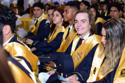 Alejandro es hijo del exjugador de fútbol, Alejandro Kenig