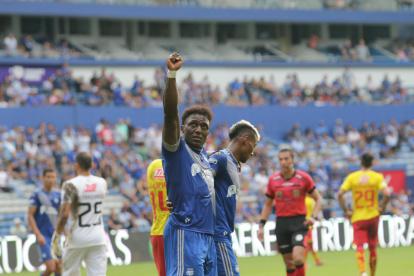 El delantero de Emelec, Roberto Ordóñez, salió entre aplausos del gramado azul.