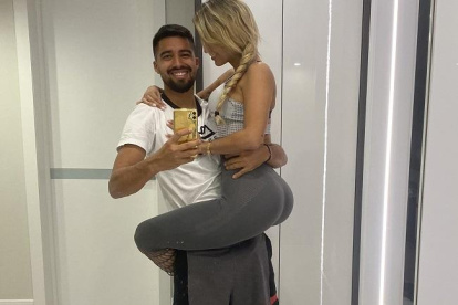 Cristhian Noboa junto a su novia, Keviam, en su cuarentena.