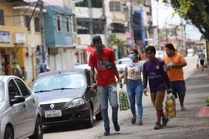 Las frutas, el alcohol, los guantes y las mascarillas encabezan la oferta.