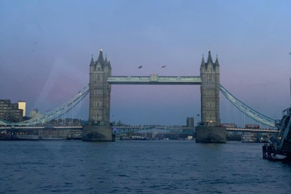 Algunos chicos están en Inglaterra, Oxford  y otras ciudades.