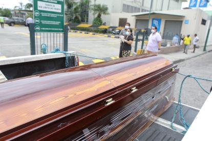 La disposición oficial es que las personas que mueran a causa del COVID-19 sean cremadas.