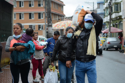 En Quito se ejercen controles para evitar que ciudadanos circulen por las calles para evitar contagios por el coronavirus.