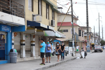 Expertos resaltan las facilidades de los ciudadanos para hacer compras de alimentos y abastacerse de medicamentos.