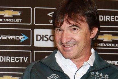 Alejandro Valenzuela ayuda a las personas y rinde homenaje a los jugadores que conoció durante su carrera deportiva