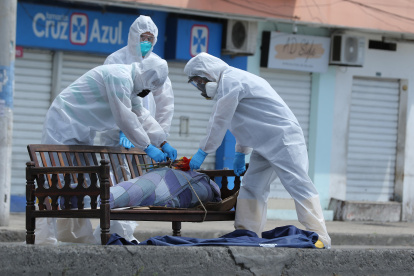 Levantamiento de cadáveres. Un promedio de 90 al día.