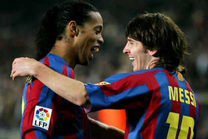 Ronaldinho y Messi significaron el futuro y presente durante una época en el FC Barcelona.