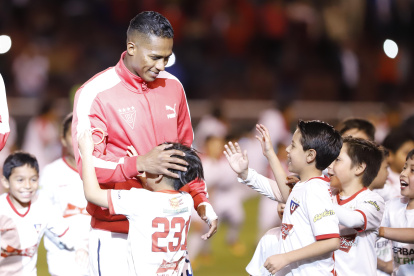 Antonio Valencia es un figura muy significativa en el mundo del fútbol local.