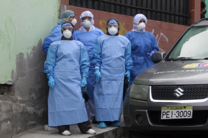 El viernes médicos llegaron a Pisullí, en el norte de Quito para efectuar pruebas de COVID-19 a la población