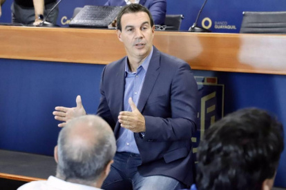 Gustavo Silikovic, secretario de la pidió ocho días de licencia.