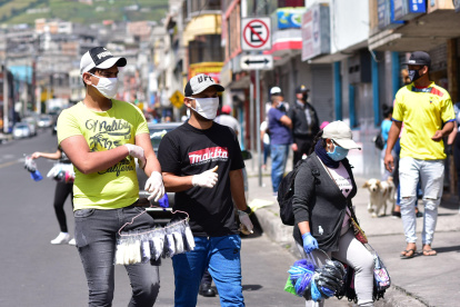 Los ciudadanos en Quito acuden a los mercados con las protecciones



02 de mayo de 2020

KARINA DEFAS 

Agencia (ag-expreso ag-extra ag-quito)