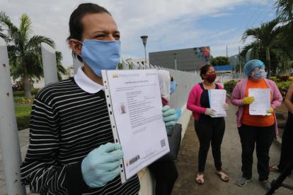 Familiares de fallecidos durante la emergencia reclaman cuerpos de sus muertos.

FECHA : 04/05/2020 

Agencia (ag-extra)