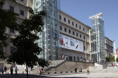 Está ubicado en la calle de Santa Isabel, 52, 28012, en  Madrid.