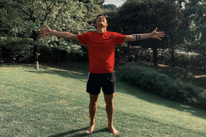 Paulo Dybala se muestra emocionado tras superar la enfermedad.