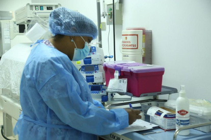 Se registran 253 casos positivos confirmados más que el viernes.