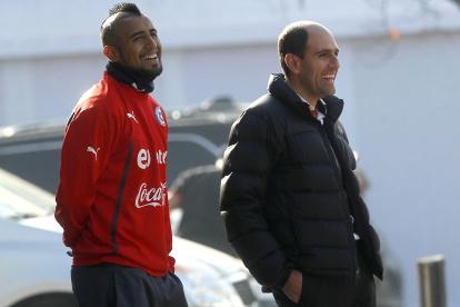 Sergio Jadue (derecha) se convirtió en uno de los hombres más poderosos en la estructura del fútbol sudamericano