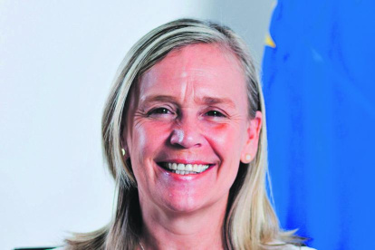 Es la embajadora de la Delegación de la Unión Europea en Ecuador. Fue jefa adjunta de división para América Latina en la Dirección General de Relaciones Exteriores de la Comisión Europea. Tiene un máster en Políticas Europeas y Administración.