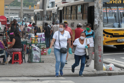 Situación. Hasta ayer, aún en rojo, la ciudad se paralizaba a las 14:00. Desde hoy, el toque es a las 18:00.