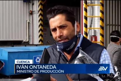 Ontaneda. Una lección de bioseguridad con el barbijo en el cogote.