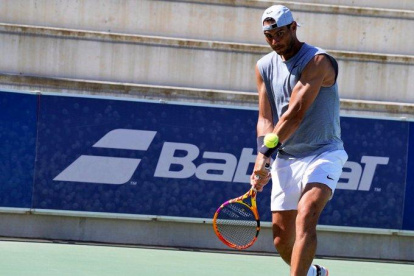 El actual # 2 del mundo retomó las actividades en las canchas de su academia, ubicada en Mallorca, España.