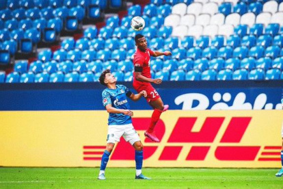 El ecuatoriano Carlos Gruezo fue titular en la goleada 3-0 de su equipo, el Augsburgo, ante el Schalke 04.