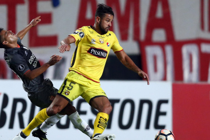 Gabriel Marques, volante nacionalizado de Barcelona, está feliz por el nacimiento de su hijo.