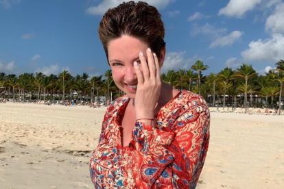 Andrea cambió completamente su apariencia, hoy luce el cabello corto.