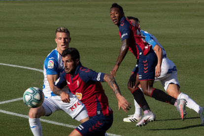 Pervis Estupiñán (d) jugó los 90 minutos contra el Leganés.