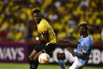 Washington Corozo (d), visitó Guayaquil a inicio de año para disputar como jugador del Sporting Cristial un partido por Copa Libertadores ante Barcelona.