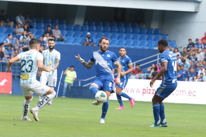 Rodríguez tiene cualidades para crear juego y asociarse. Se entiende bien con José Francisco Cevallos.