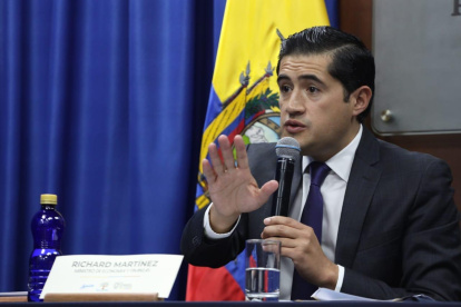 El ministro de Economía y Finanzas, Richard Martínez, dio una rueda de prensa horas más tarde del anuncio de Moreno.