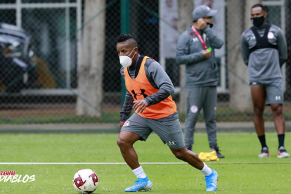 El ecuatoriano Joao Plata en uno de los entrenamientos con el Toluca.