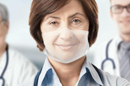 El rostro se humaniza con esta mascarilla  transparente.