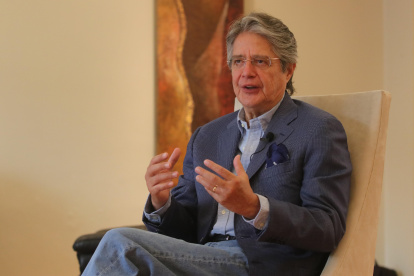 El precandidato a la presidencia de la República explica su plan de cien minutos.